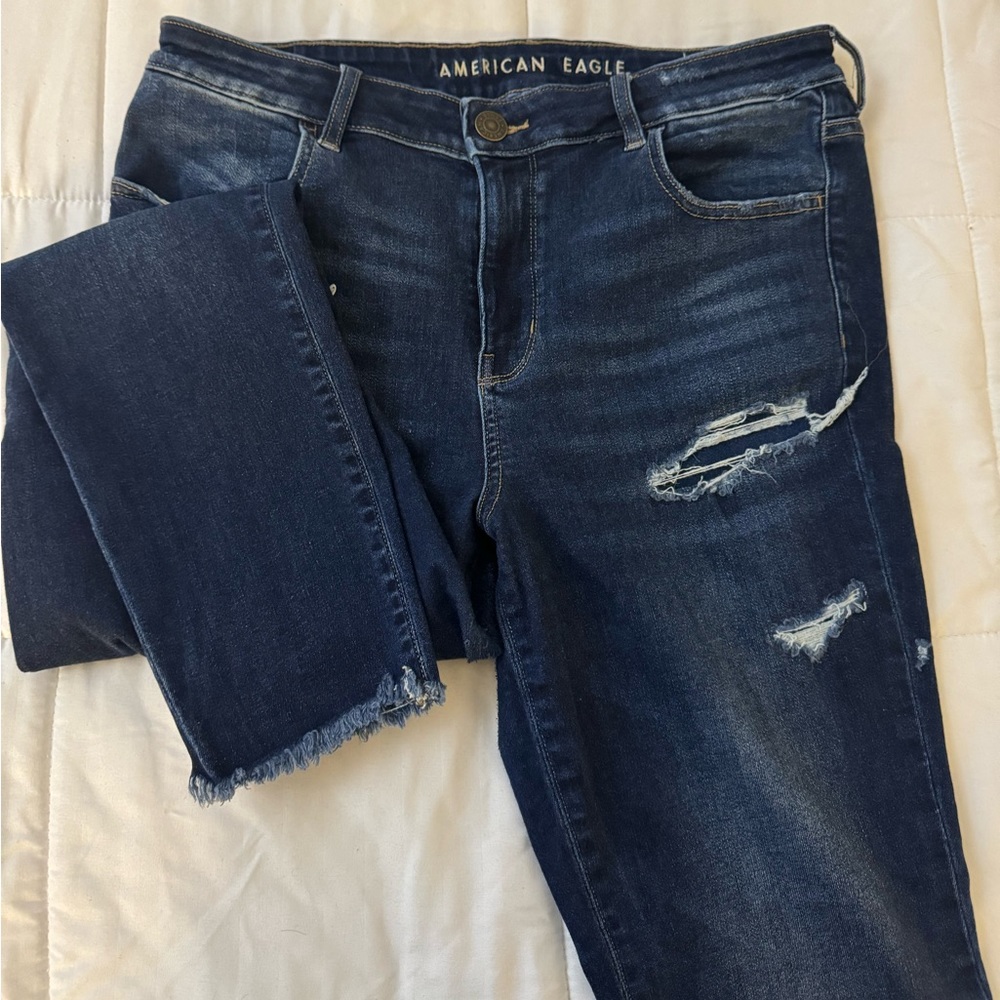 AMERICAN EAGLE Distressed Skinny Jean